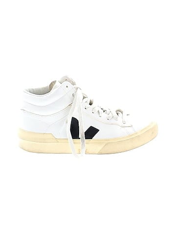 VEJA Sneakers (view 1)