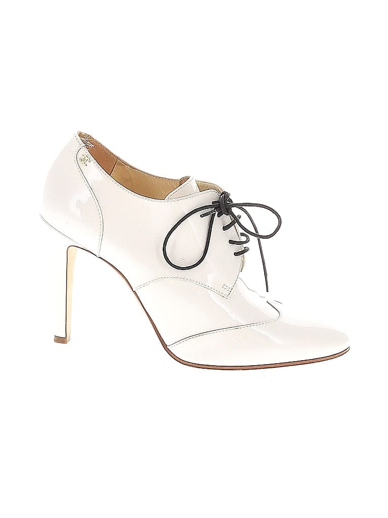 Chanel 100% Patent Leather Ivory CC Lace Up Heels Size EU 39 - photo 1