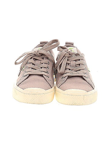 Cariuma Sneakers (view 2)