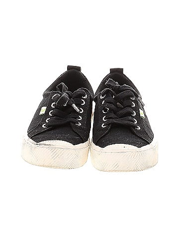 Cariuma Sneakers (view 2)
