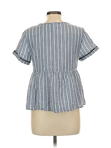 Xhilaration Short Sleeve Blouse (view 2)