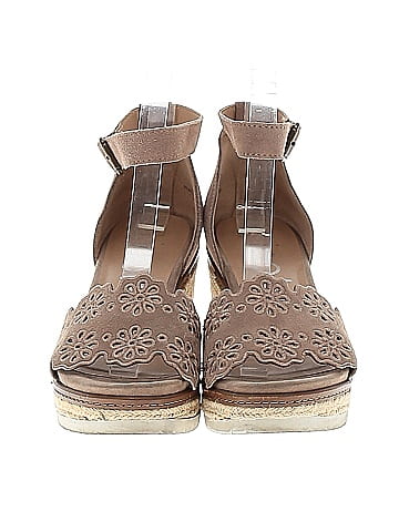 Nicole Wedges (view 2)