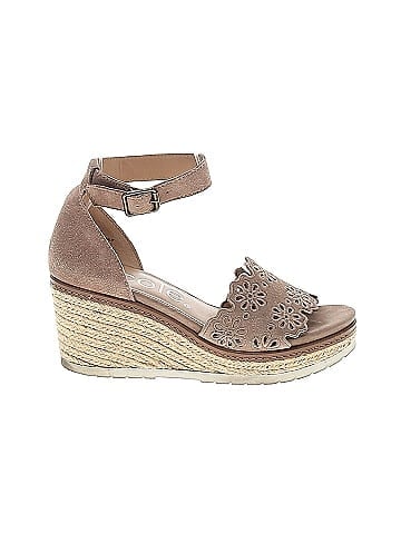 Nicole Wedges (view 1)