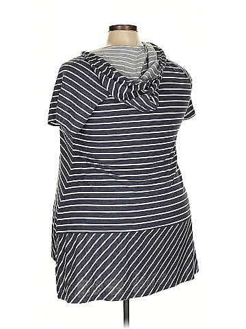LIVI Poncho (view 1)