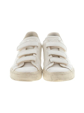 VEJA Sneakers (view 2)