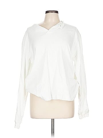 Roundtree & Yorke Long Sleeve Blouse (view 1)