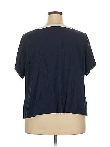 Liz Claiborne Short Sleeve T-Shirt (view 2)