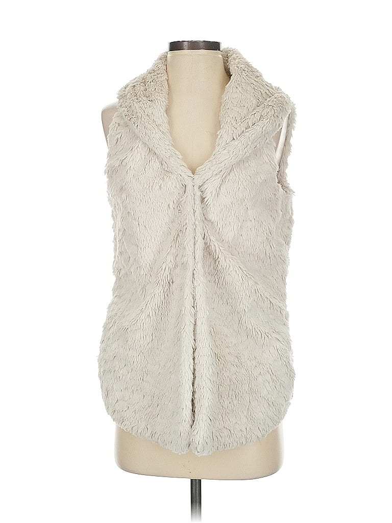 Click to view more detailed imagery on our partner's website Pre-owned Dylan Faux Fur Vest In White