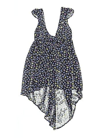 D-Signed Sleeveless Blouse (view 1)