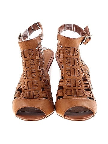 Jasmin Wedges (view 2)