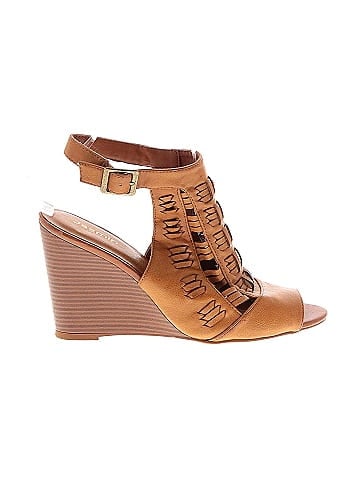 Jasmin Wedges (view 1)