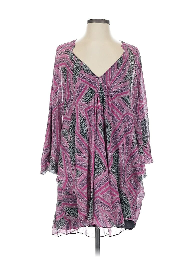 Click to view more detailed imagery on our partner's website Pre-owned Diane Von Furstenberg 3/4 Sleeve Silk Top Purple Print Pattern Plunge Neckline Tops