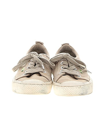 Cariuma Sneakers (view 2)