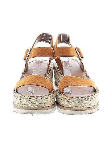 Universal Thread Sandals (view 2)