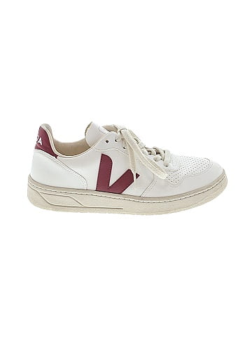 VEJA Sneakers (view 1)