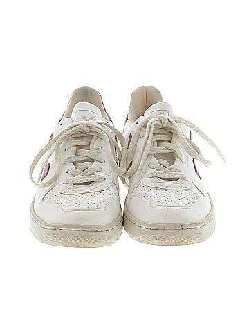 VEJA Sneakers (view 2)