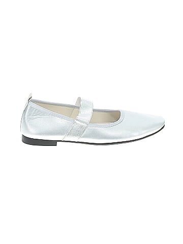 Unbranded Flats (view 1)