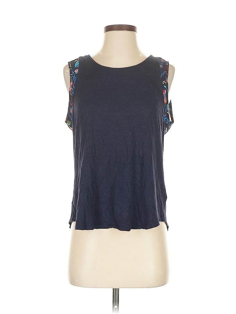 Click to view more detailed imagery on our partner's website Pre-owned W5 Sleeveless Top Gray Scoop Neck Tops