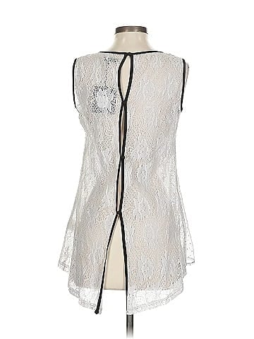 Ryu Sleeveless Blouse (view 2)
