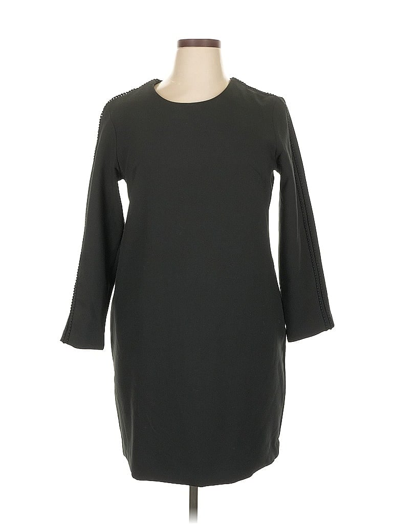 Click to view more detailed imagery on our partner's website Pre-owned Banana Republic Casual Dress In Black