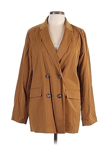 Elizabeth and James Trenchcoat (view 1)