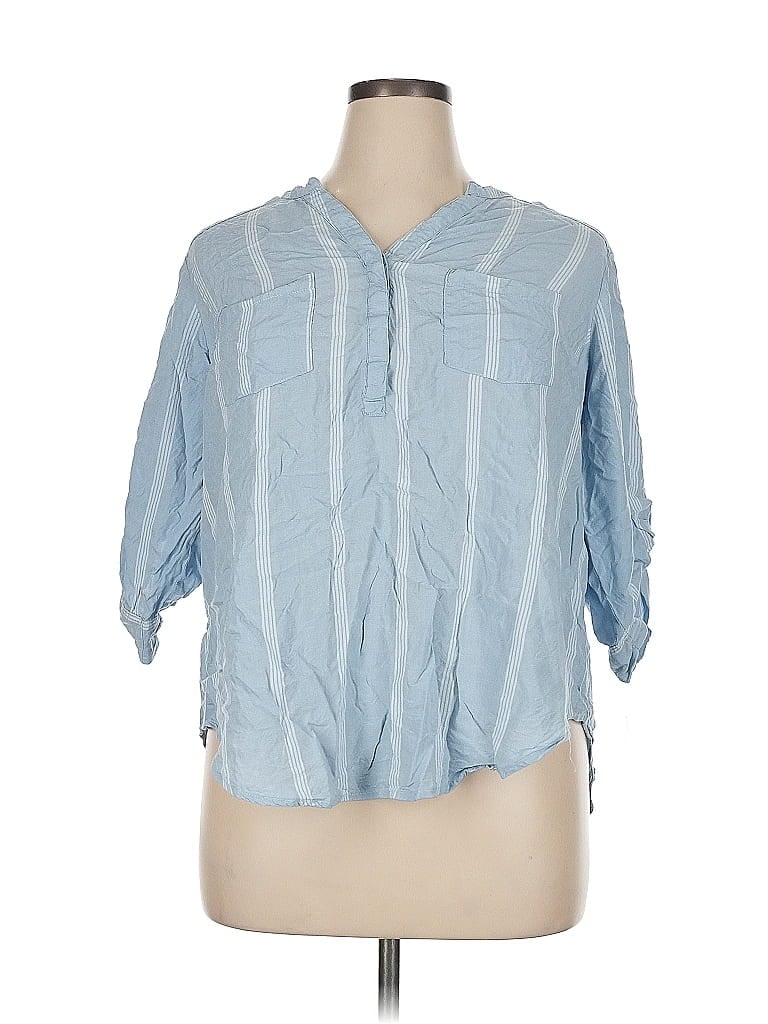 Pre-owned Torrid 3/4 Sleeve Button Down Shirt In Blue