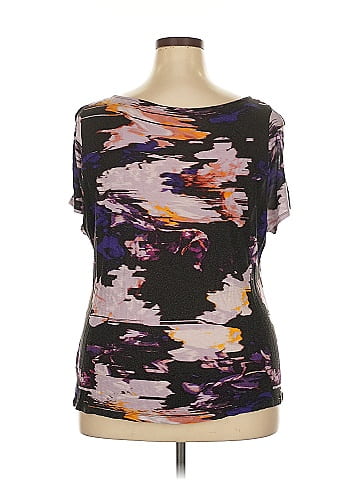 Jennifer Lopez Short Sleeve T-Shirt (view 2)