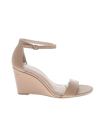 Kelly & Katie Wedges (view 1)