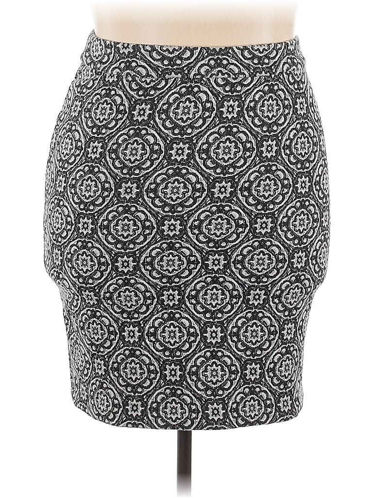 Click to view more detailed imagery on our partner's website Pre-owned Roz & Ali Casual Skirt In Gray