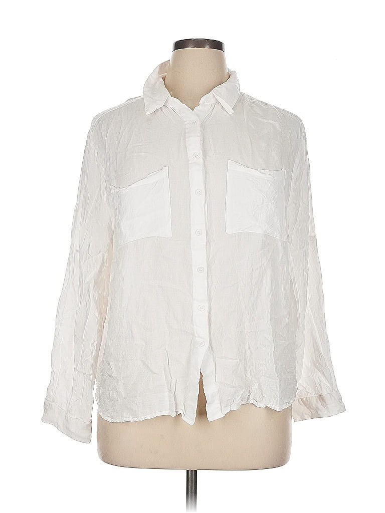 Click to view more detailed imagery on our partner's website Pre-owned Eesome 3/4 Sleeve Button Down Shirt In White