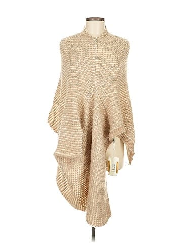 Simply Noelle Poncho (view 1)