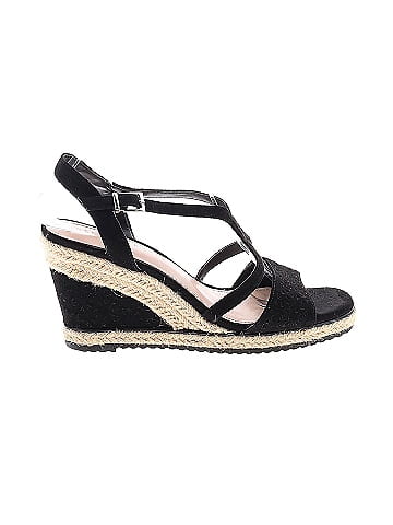 Kelly & Katie Wedges (view 1)