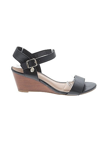 Kelly & Katie Wedges (view 1)