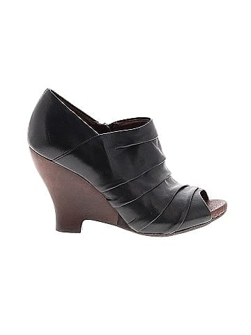 Naya Wedges (view 1)