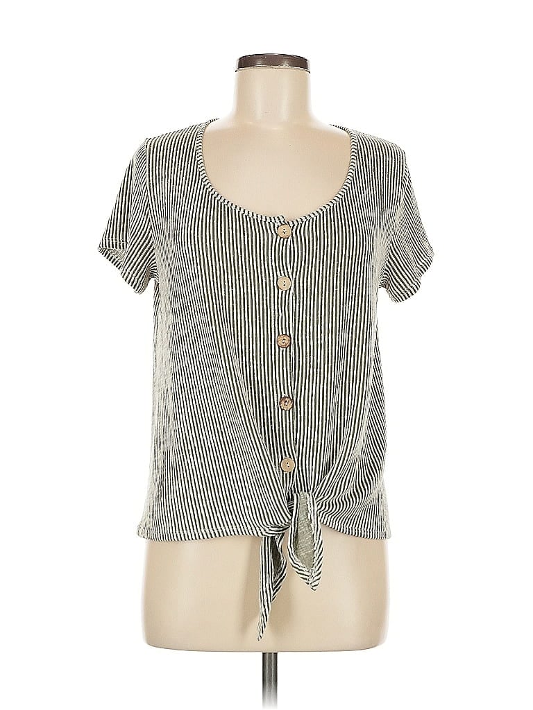 Click to view more detailed imagery on our partner's website Pre-owned W5 Short Sleeve Top Gray Scoop Neck Tops