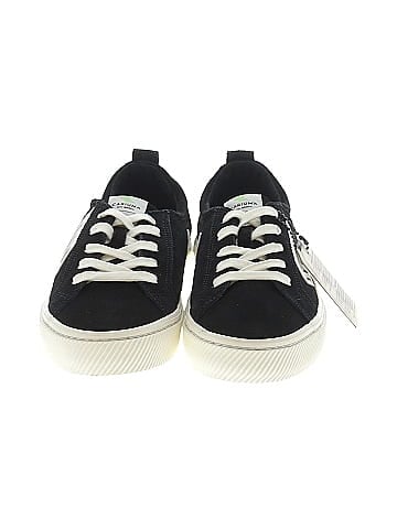 Cariuma Sneakers (view 2)