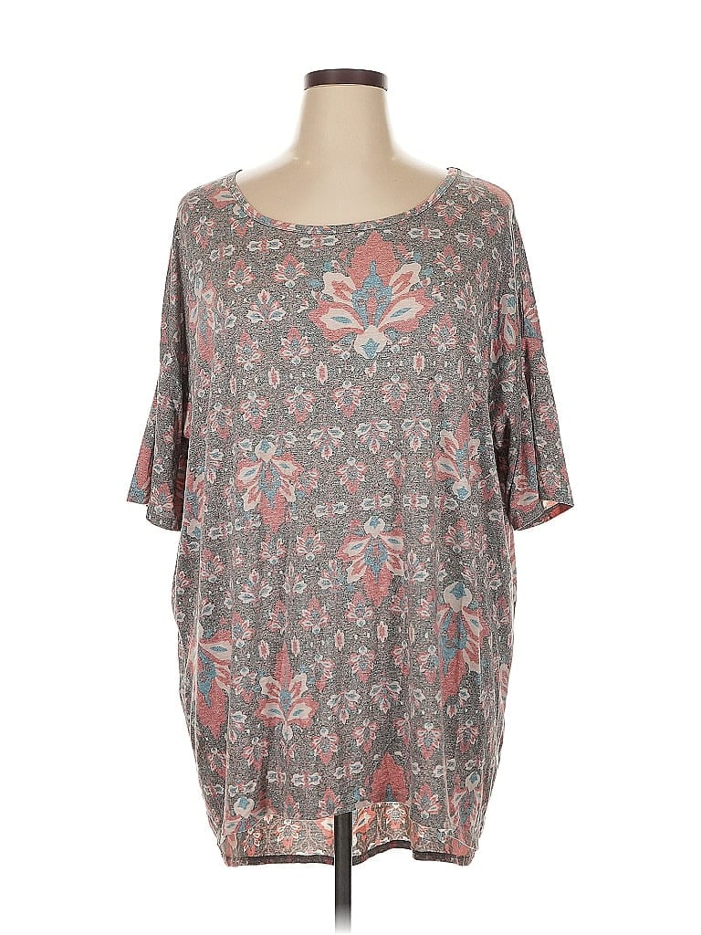 Pre-owned Lularoe 3/4 Sleeve T-shirt In Red