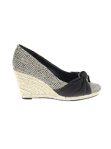 Kelly & Katie Wedges (view 1)