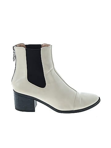Journee Collection Ankle Boots (view 1)