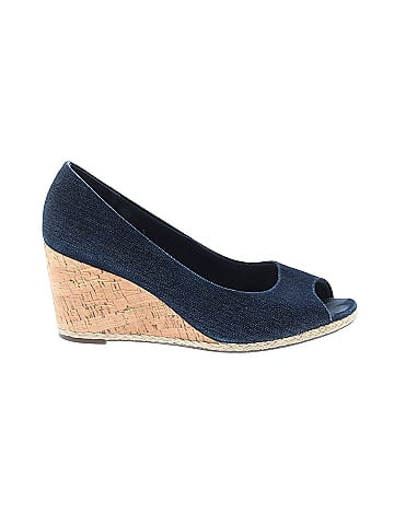 Kelly & Katie Wedges (view 1)