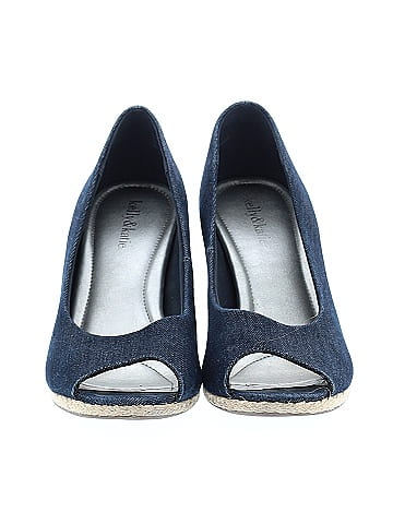 Kelly & Katie Wedges (view 2)