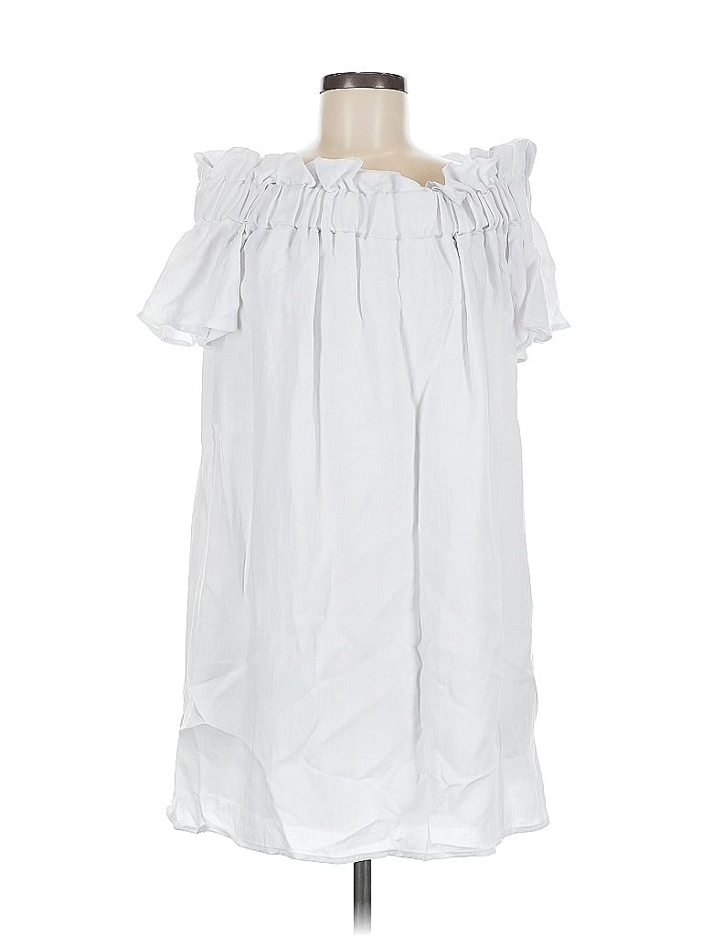 Click to view more detailed imagery on our partner's website Pre-owned Avenu. Casual Dress In White