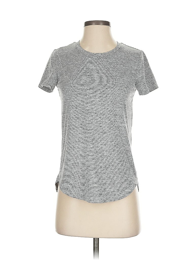 Pre-owned Market & Spruce Active T-shirt In Gray