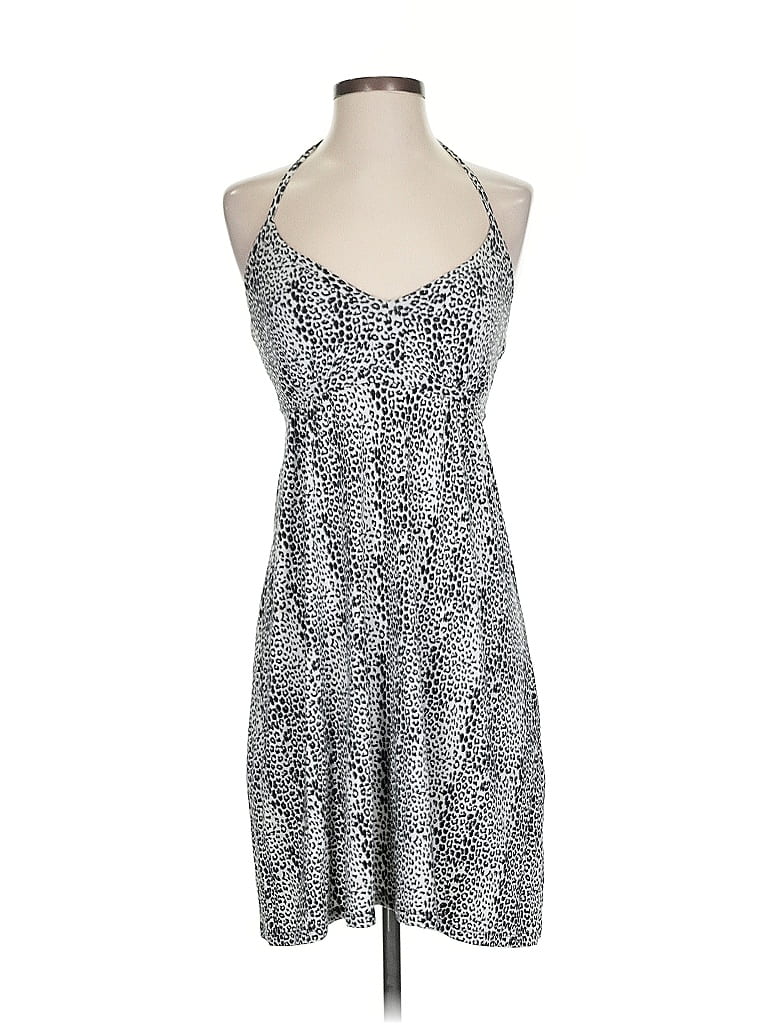 Click to view more detailed imagery on our partner's website Pre-owned Express Casual Dress In White