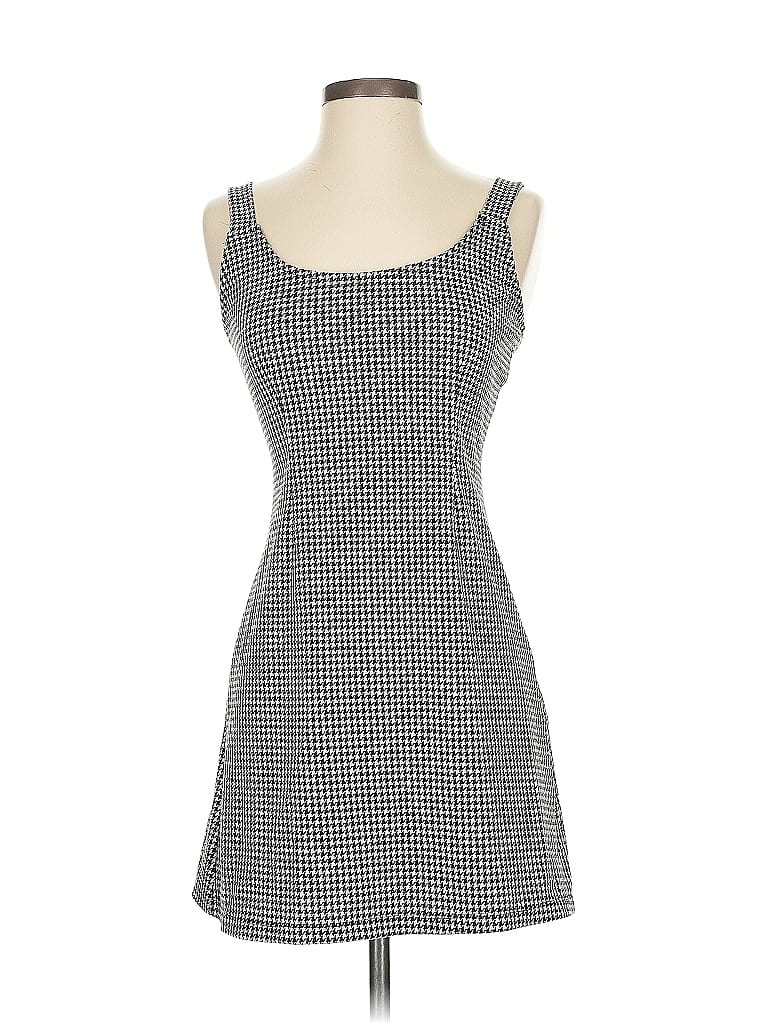 Click to view more detailed imagery on our partner's website Pre-owned Forever 21 Casual Dress In Gray