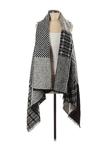 Lovestitch Poncho (view 1)