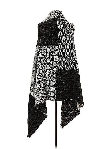 Lovestitch Poncho (view 2)