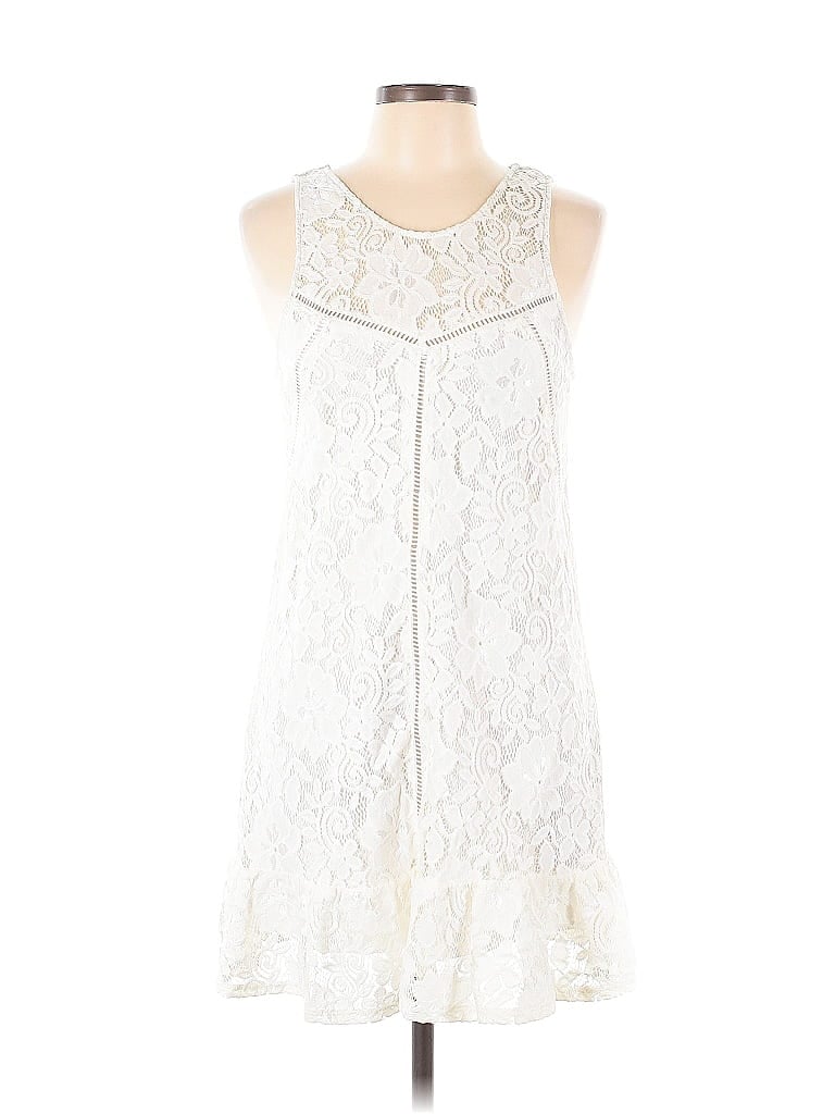 Click to view more detailed imagery on our partner's website Pre-owned Speechless Casual Dress In White