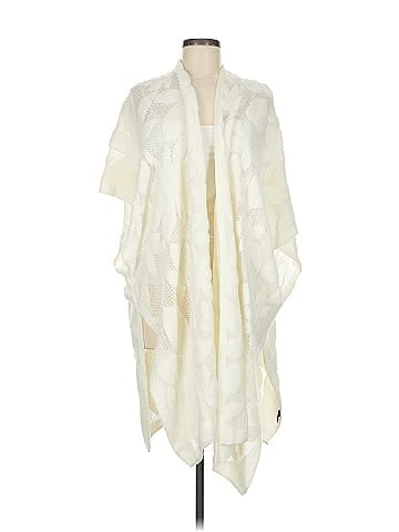 Akemi + Kin Poncho (view 1)