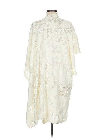Akemi + Kin Poncho (view 2)